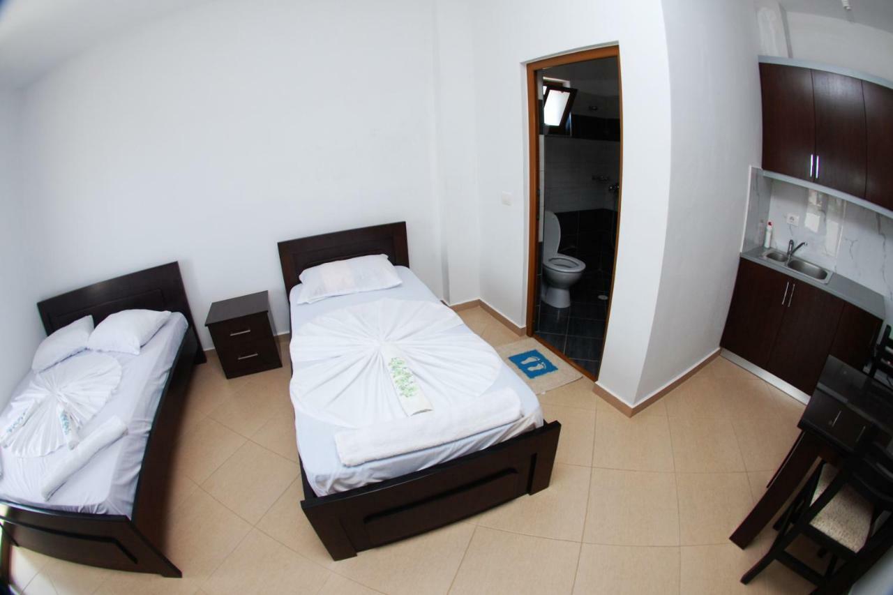 Vila Ronaldo Apartment Ksamil Exterior photo